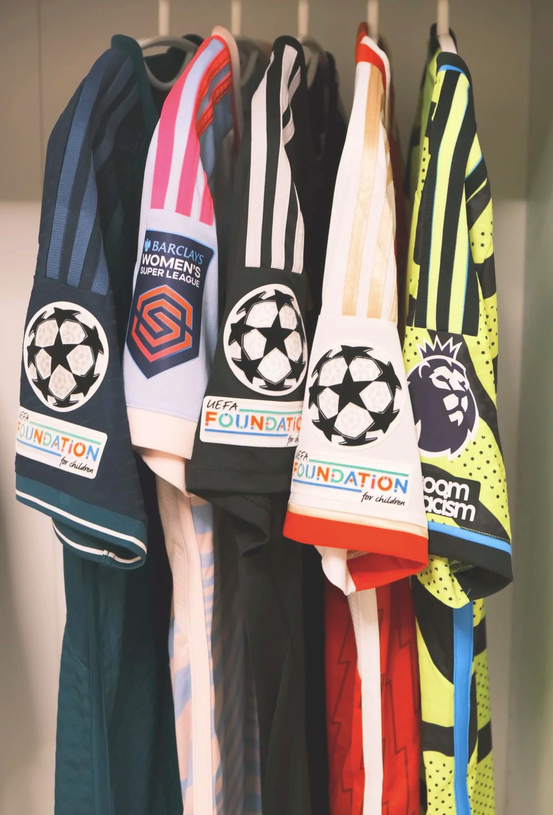 包含球迷DIY：自己制作的足球周边大赏的词条